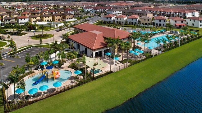Foto del edificio - 10606 W 33rd Ct