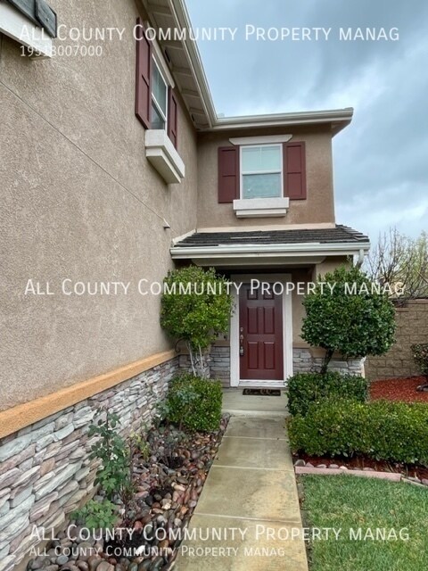 Foto del edificio - 4 Bedroom 2.5 Bathroom Two Story Home for ...