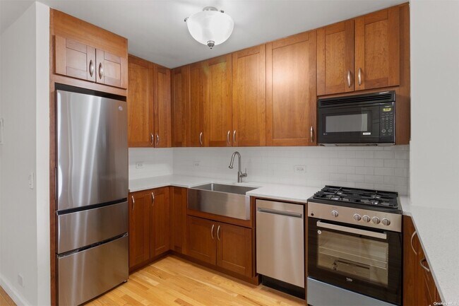 Foto del edificio - 345 E 93rd St