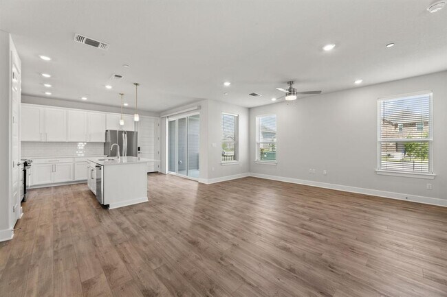 Building Photo - 213 Flowers Ave