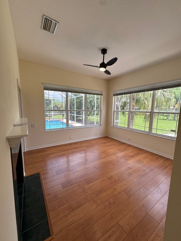 Foto del edificio - 10084 Cherry Hills Ave Cir