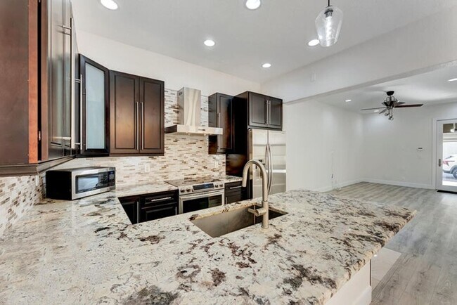 Foto del edificio - 406 NW 25th Ave