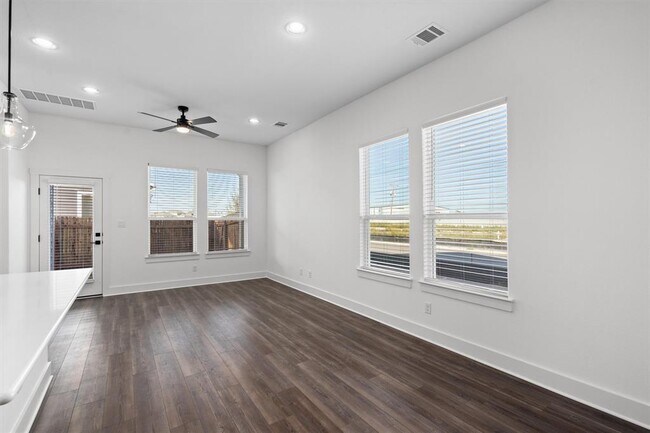 Foto del edificio - 8566 Sommery Lane