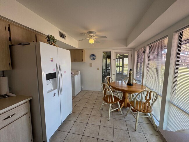 Foto del edificio - FULLY FURNISHED 2-Story Townhouse on Canal – Pool, Golf Views & ALL Utilities Included!