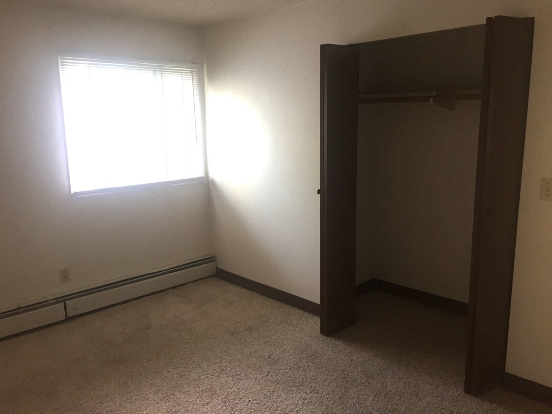 Primary Photo - 9527-998A 98a Ave