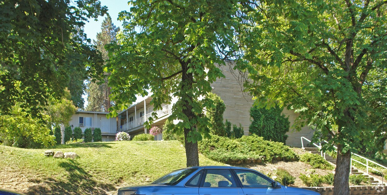 Building Photo - 1611 W 8th Ave