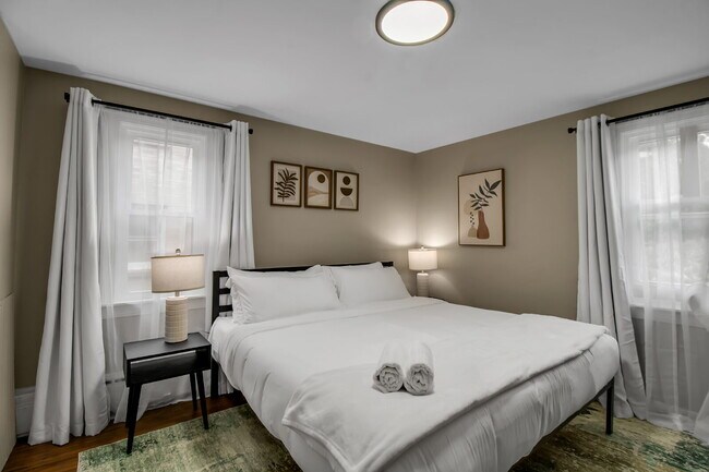 Foto del edificio - Furnished 1-Bedroom First-Floor Apartment Minutes from Highmark Stadium