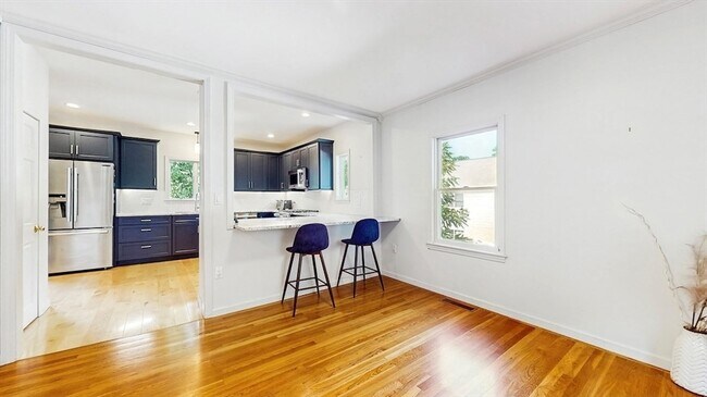 Building Photo - 14 Chestnut St