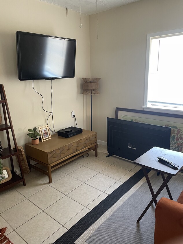 Primary Photo - 1135 Anderson St