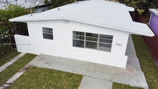 Foto del edificio - 1557 NW 66th St
