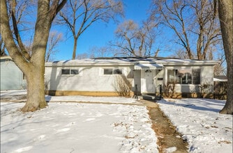 Building Photo - 724 W James St