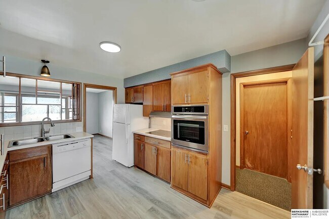 Foto del edificio - 4620 Van Dorn St