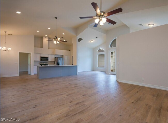 Foto del edificio - 3660 31st Ave SW