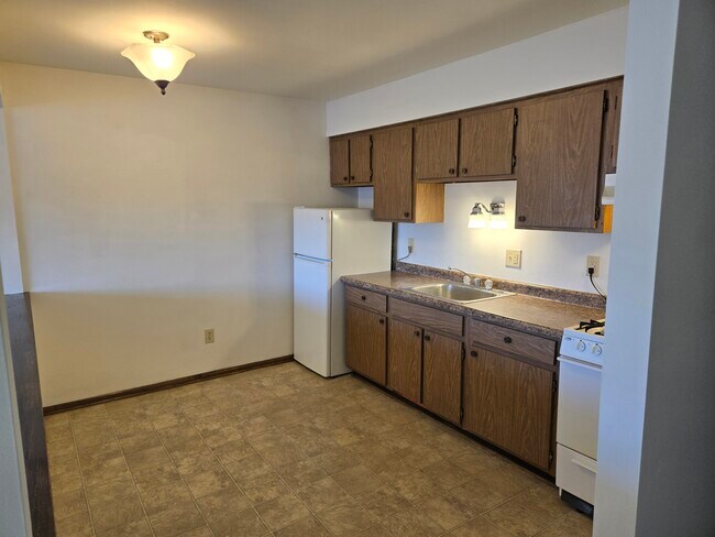 Building Photo - 2370 S 107th St