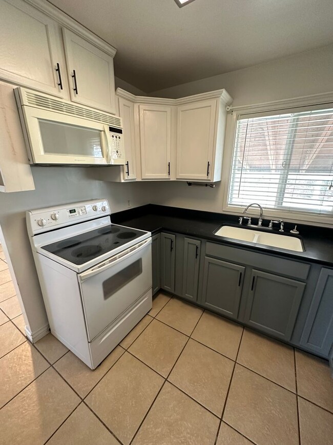 Building Photo - 4650 S