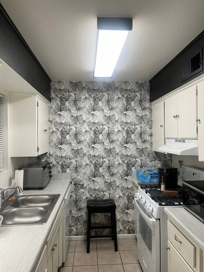 Building Photo - 2116 Ashfork Ave