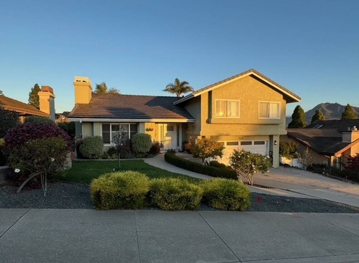 Foto principal - Beautiful Remodeled Home in highly desirable Laguna Lake Neighborhood