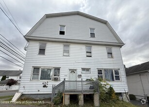 Building Photo - 402 S Sherman St