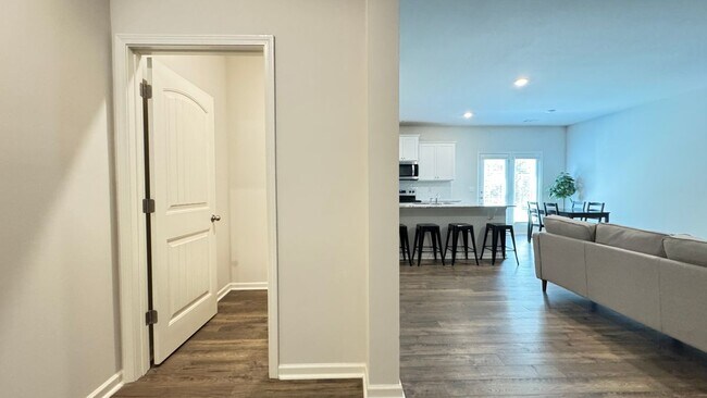 Building Photo - 488 Stoneybrook Dr