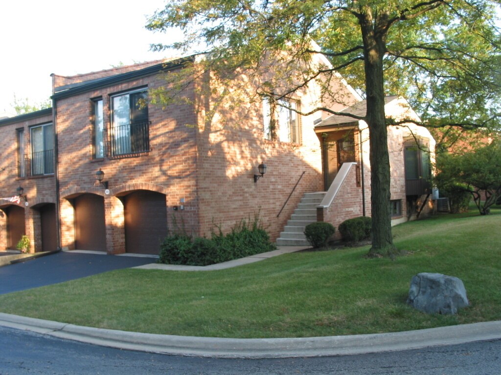 Primary Photo - 19W250 Gloucester Way N