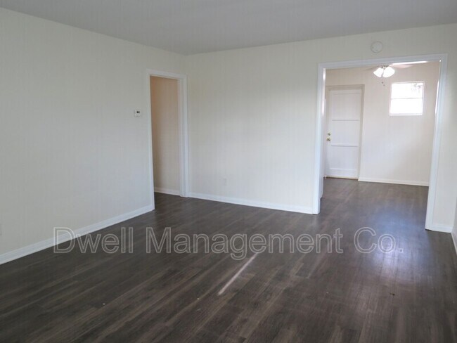 Foto del edificio - 8240 Lincoln St