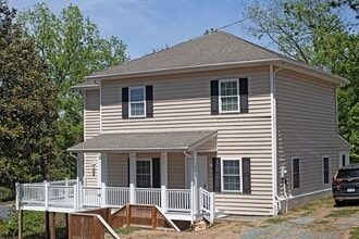 Building Photo - 103 Linden St