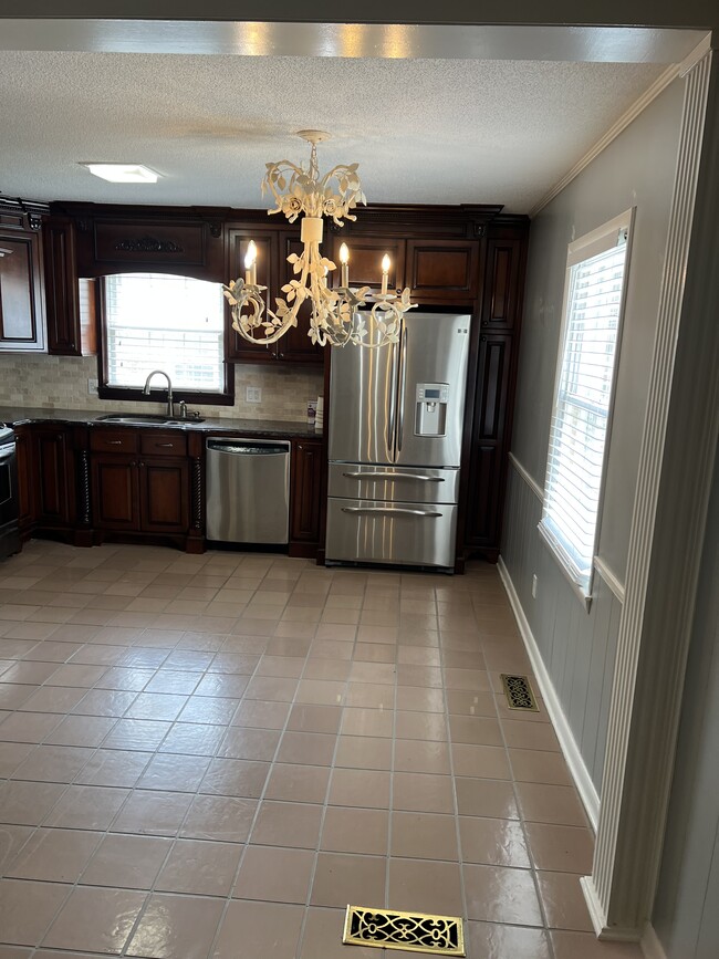 Kitchen - 3517 Old Chisholm Rd