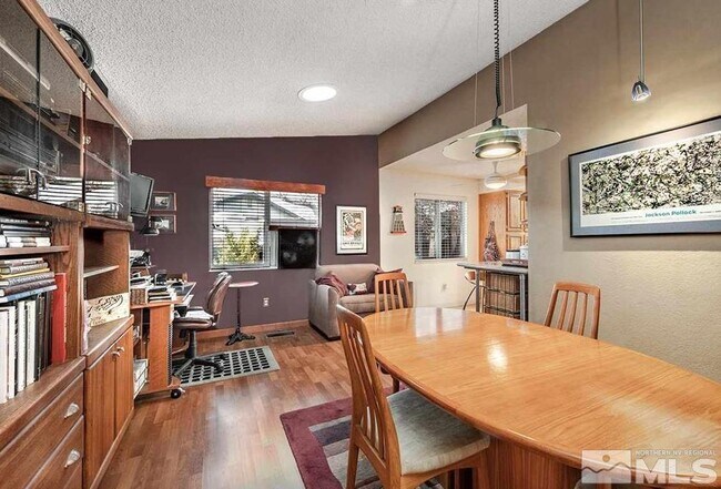 Building Photo - 2394 Fernwood Ct