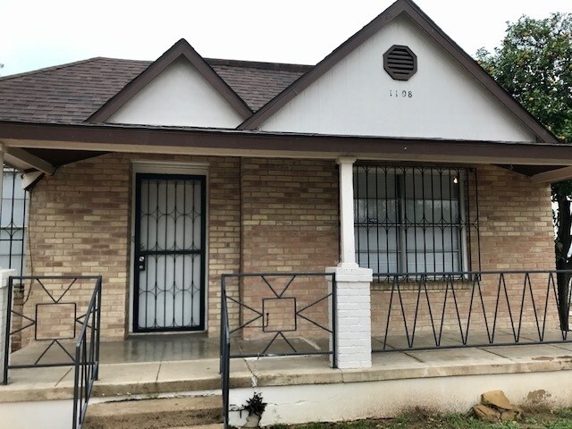 Building Photo - 1108 Laredo St
