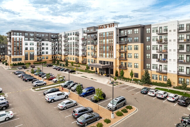 Foto del edificio - Bren Road Station 55+ Apartments