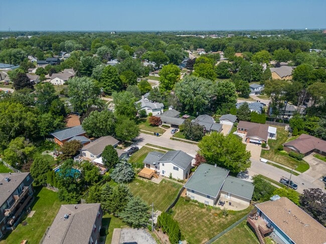 Building Photo - Large Updated 4-Bedroom Home for Rent – Moline