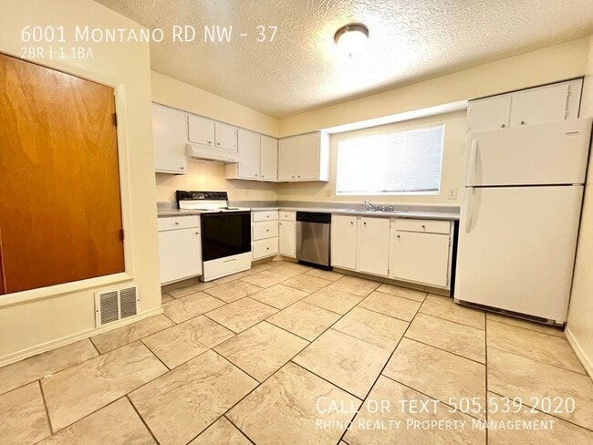 Foto del edificio - 6001 Montaño Rd NW