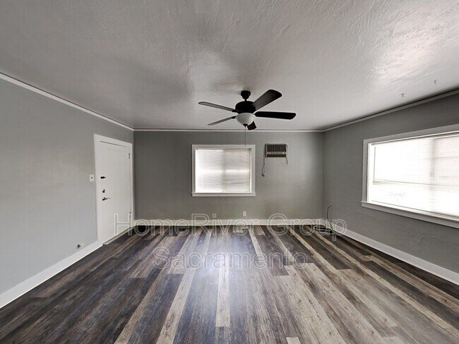Building Photo - 127 Almond St