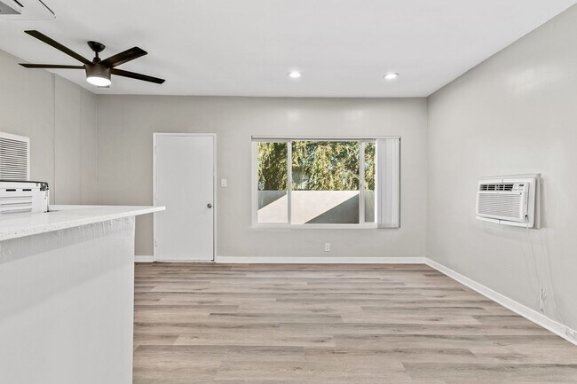 Foto del edificio - 1655 W Malvern Ave