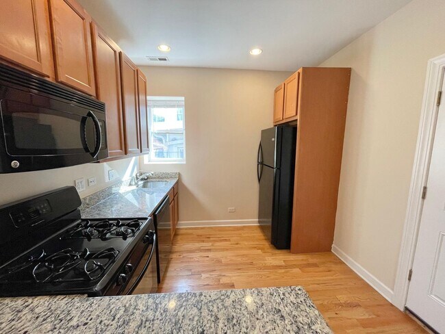 Foto del edificio - 3348 W Wilson Ave