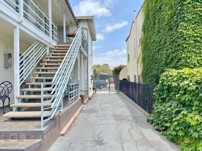 Foto del edificio - 1287 S Cochran Ave