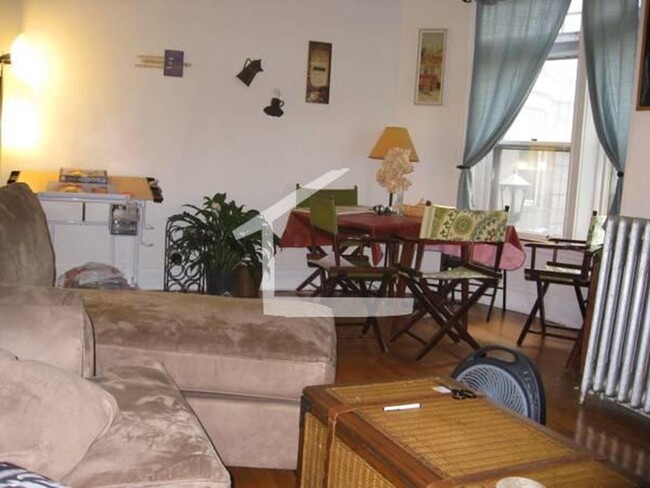 Building Photo - Beautiful 4 bed in Washington Square!