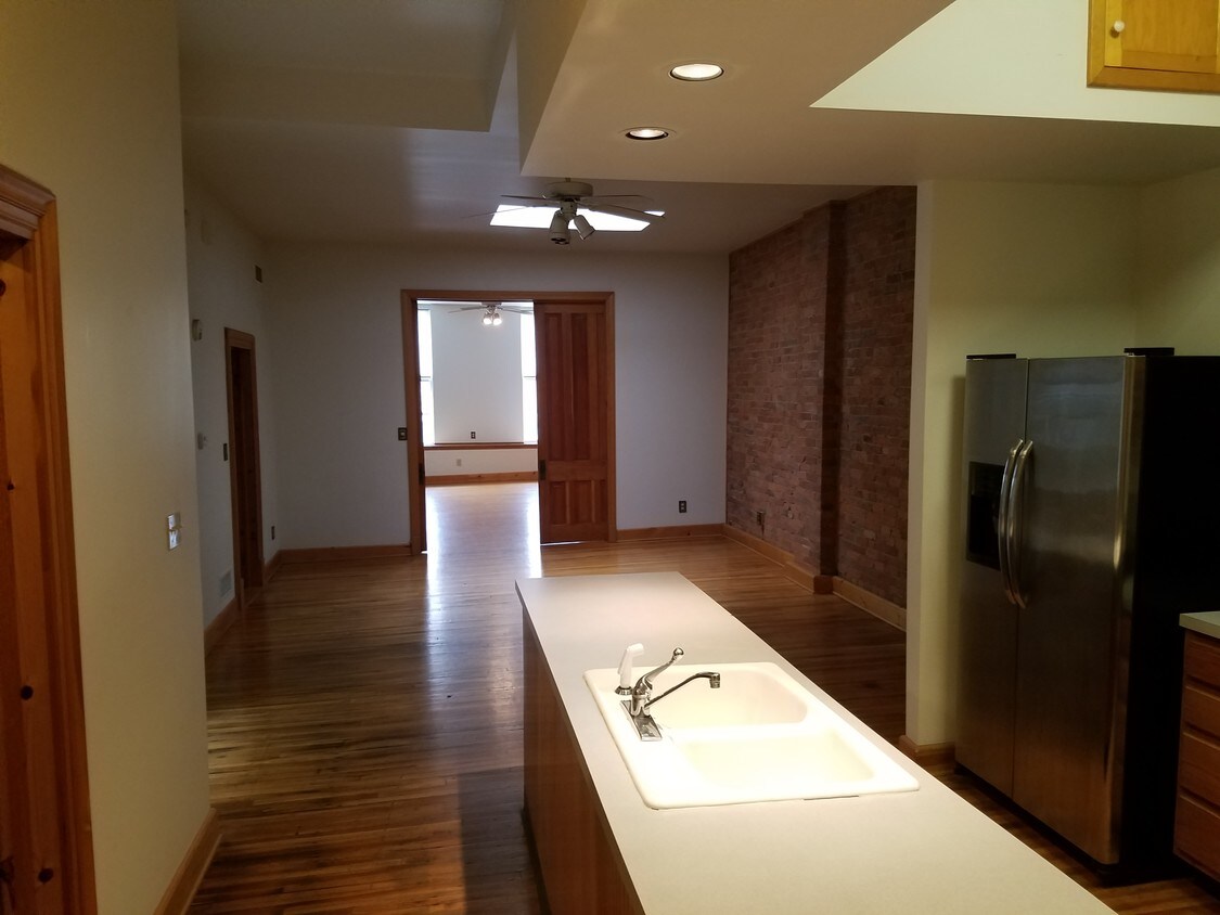 Foto principal - 409 N Main St
