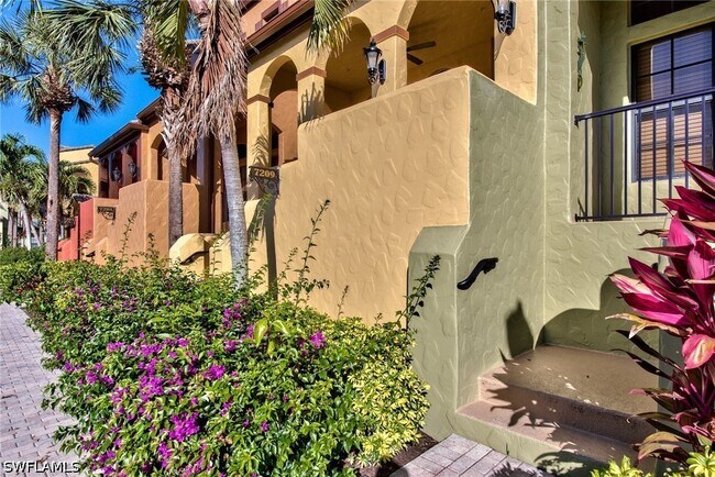 Building Photo - 9102 Capistrano St S