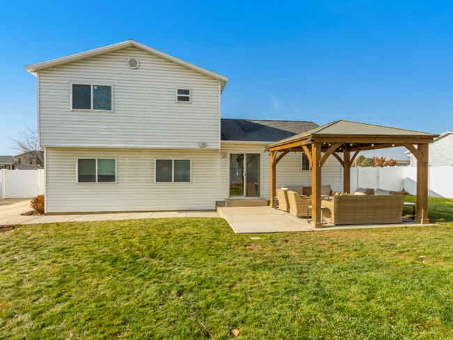 Building Photo - Newly remodeled home in Lehi!