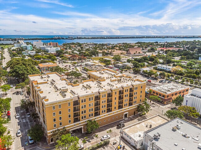 Foto del edificio - 511 Lucerne Ave