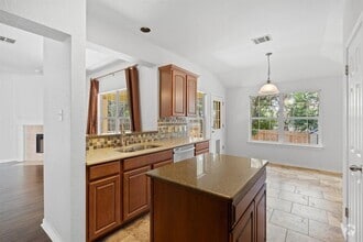 Building Photo - 1609 Abbey Ln
