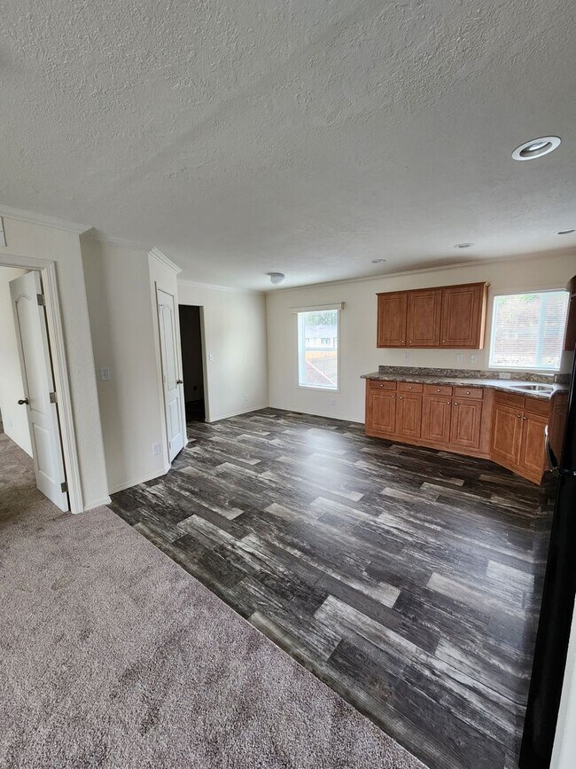 Foto del edificio - 3 bedroom 2 bath home in Bucoda WA