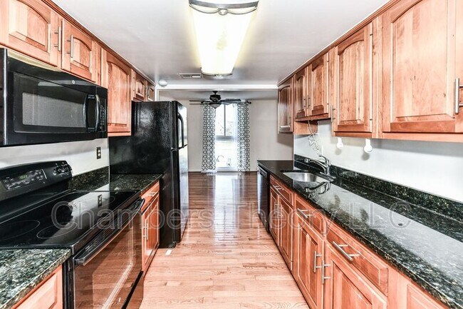 Building Photo - 8088 Edinburgh Dr