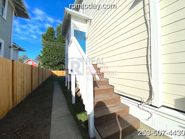Foto del edificio - Upper Level 2 Bedroom Loft in Tacoma!