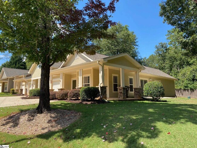 Foto del edificio - 227 Rusty Brook Rd