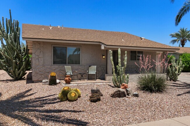 Building Photo - Enjoy this cozy 2 Bedroom, 1.75 Bathrooms, 1.5 Car Garage home in Premier Active Adult Resort Sty...