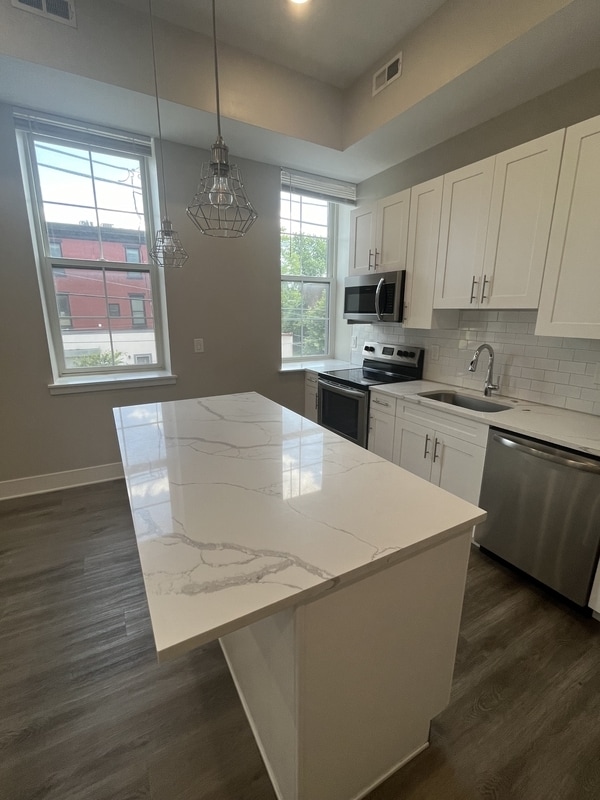 Foto del edificio - 4000 W Girard Ave