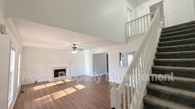 Building Photo - 3395 Woodlake Ln