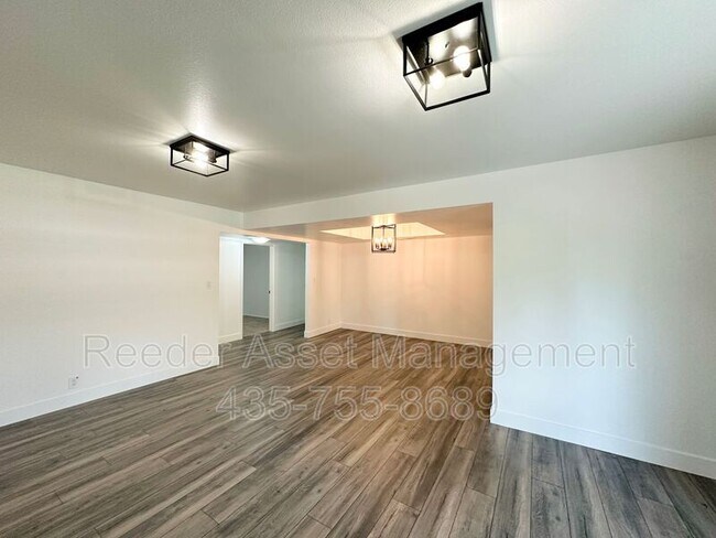 Building Photo - 5500 Springtree Ln